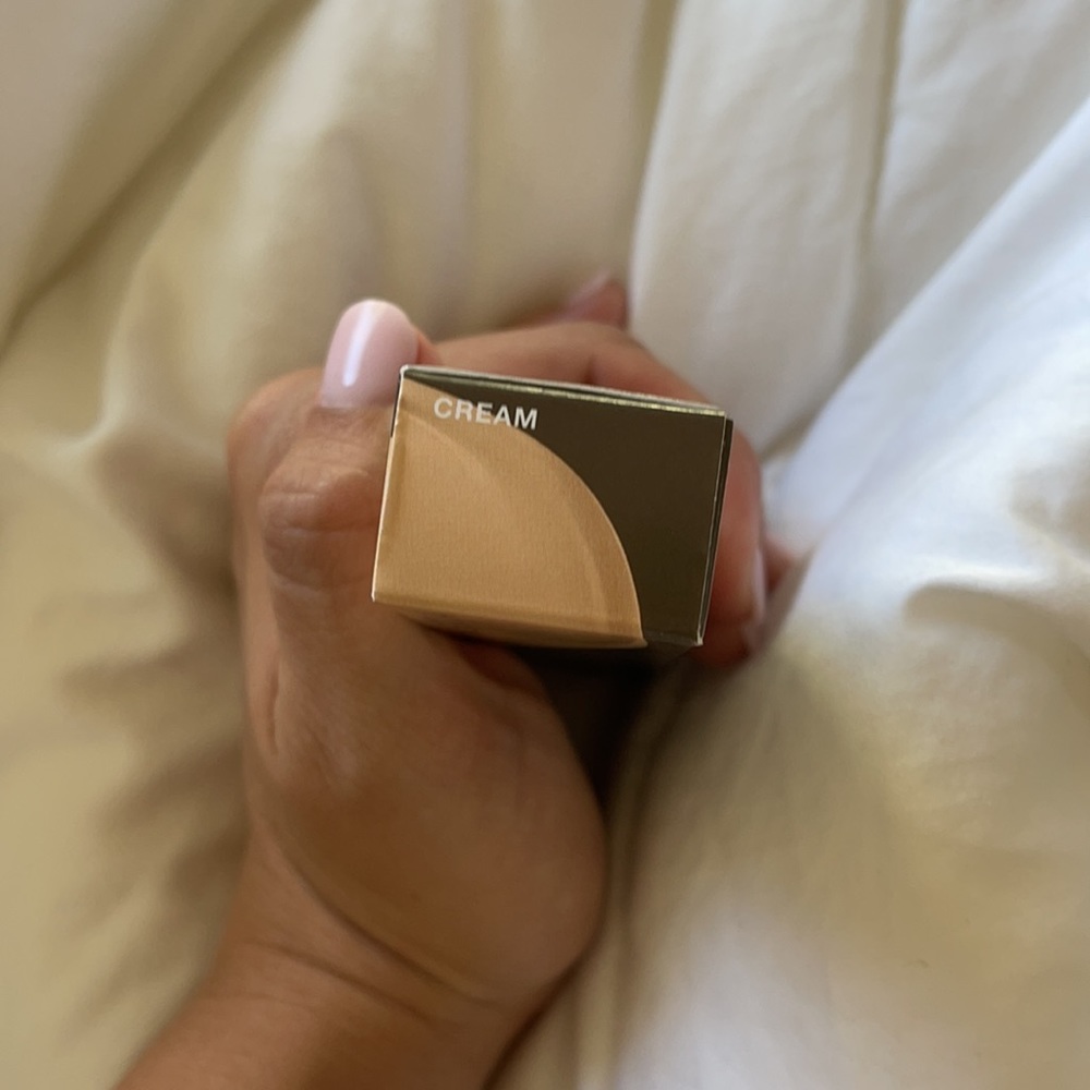 *TWO NEW* CREAM - BECCA Ultimate Cov. Concealer - Picture 2 of 3